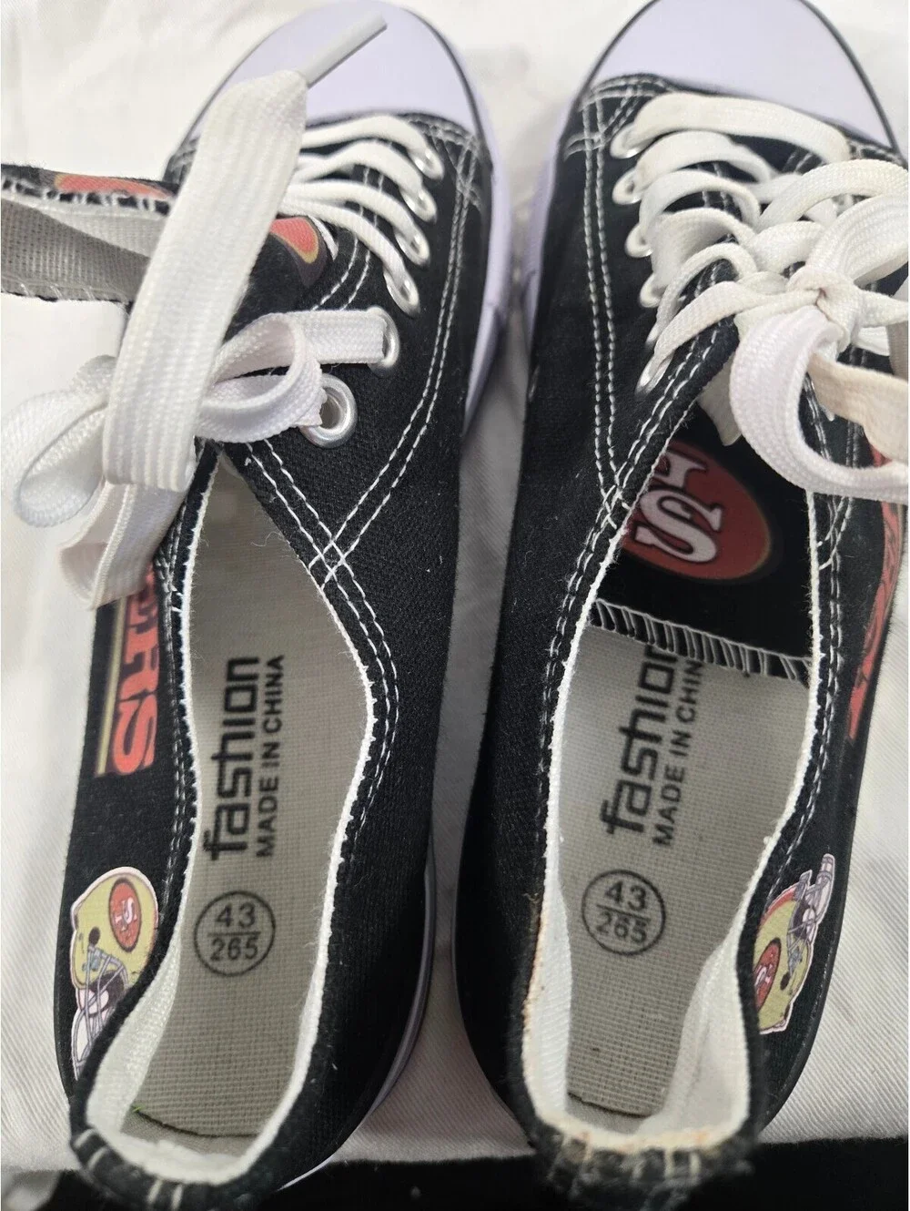 San Francisco 49ers Men's 10 Low Top Canvas Sneakers